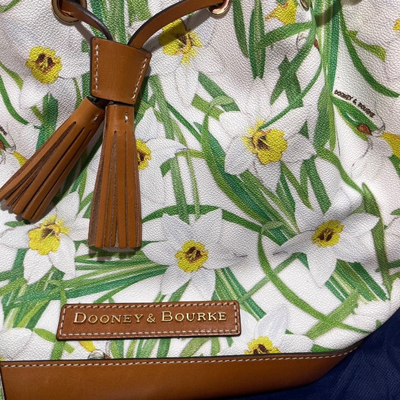 Dooney & Bourke Like New Leather White Purse with Drawstring and Flowers - Picture 11 of 12